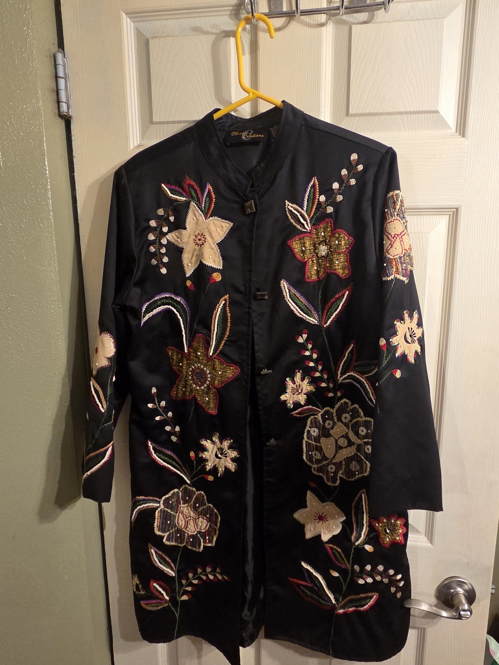 Vtg CLASSIC CREATIONS Embroidered Black Floral Long Jacket